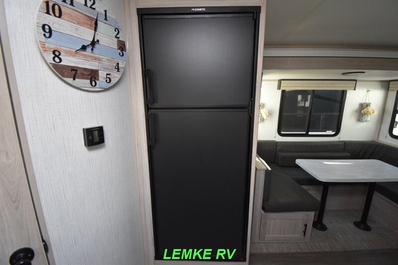 2022 Cruiser RV Shadow Cruiser 225RBS   - Photo 14 - Rocklin, CA 95677
