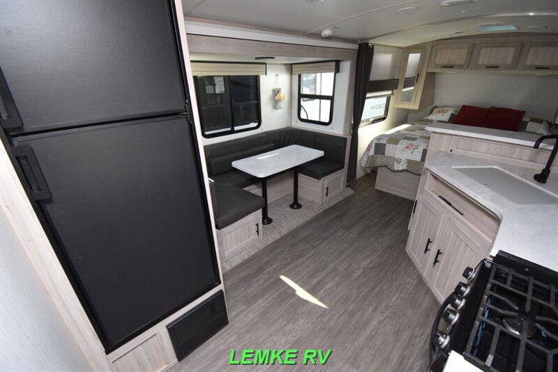 2022 Cruiser RV Shadow Cruiser 225RBS   - Photo 10 - Rocklin, CA 95677