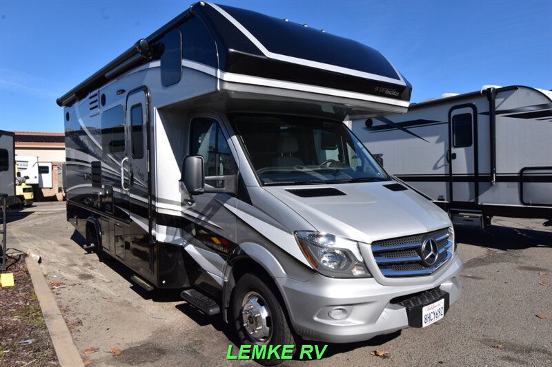 2019 Dynamax Isata 3 Series 24FW   - Photo 1 - Rocklin, CA 95677