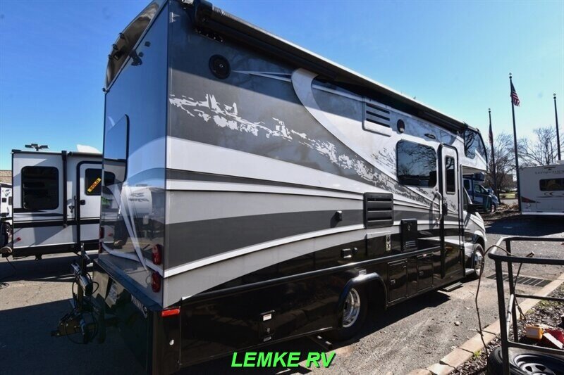 2019 Dynamax Isata 3 Series 24FW   - Photo 9 - Rocklin, CA 95677