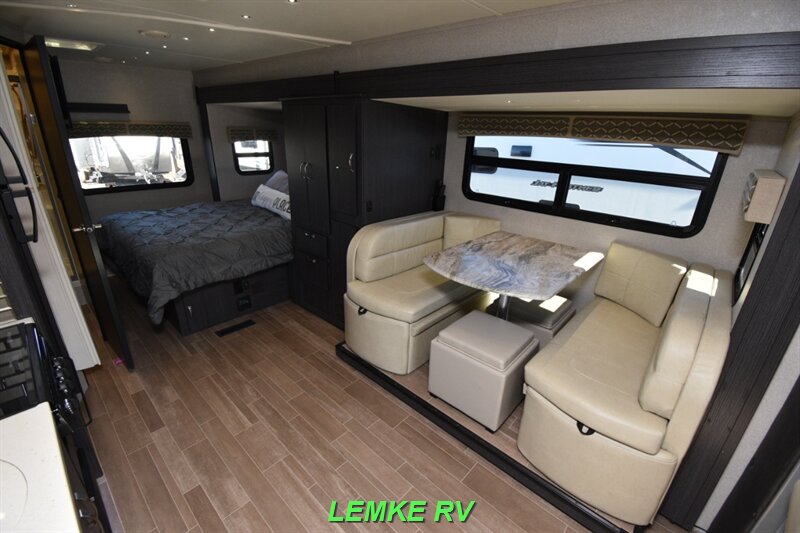 2019 Dynamax Isata 3 Series 24FW   - Photo 11 - Rocklin, CA 95677