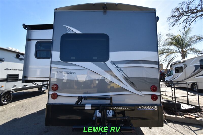 2019 Dynamax Isata 3 Series 24FW   - Photo 8 - Rocklin, CA 95677