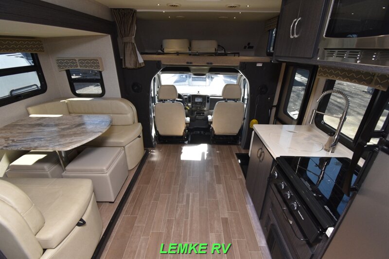 2019 Dynamax Isata 3 Series 24FW   - Photo 5 - Rocklin, CA 95677