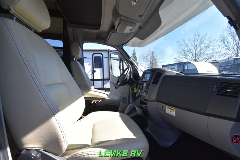 2019 Dynamax Isata 3 Series 24FW   - Photo 28 - Rocklin, CA 95677