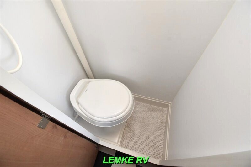 2018 Riverside RV Retro 166   - Photo 19 - Rocklin, CA 95677