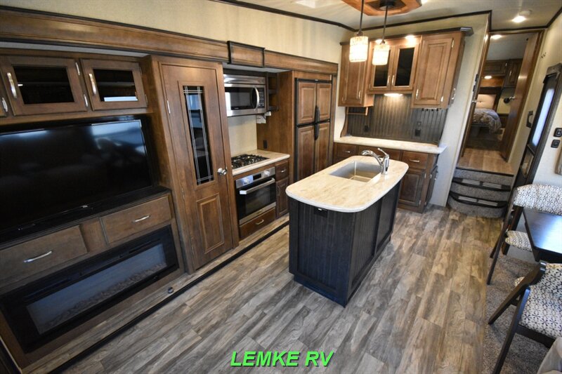 2019 Grand Design Reflection 303RLS   - Photo 13 - Rocklin, CA 95677