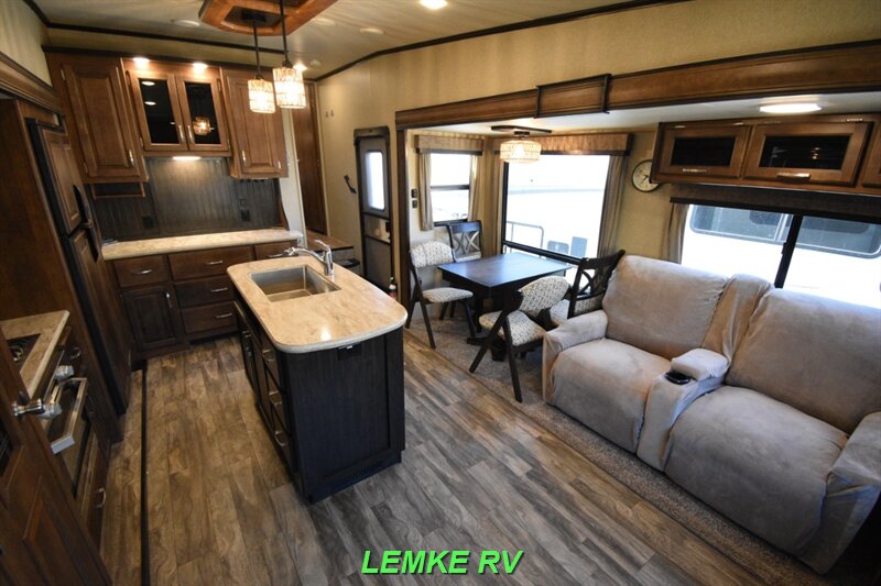 2019 Grand Design Reflection 303RLS   - Photo 12 - Rocklin, CA 95677