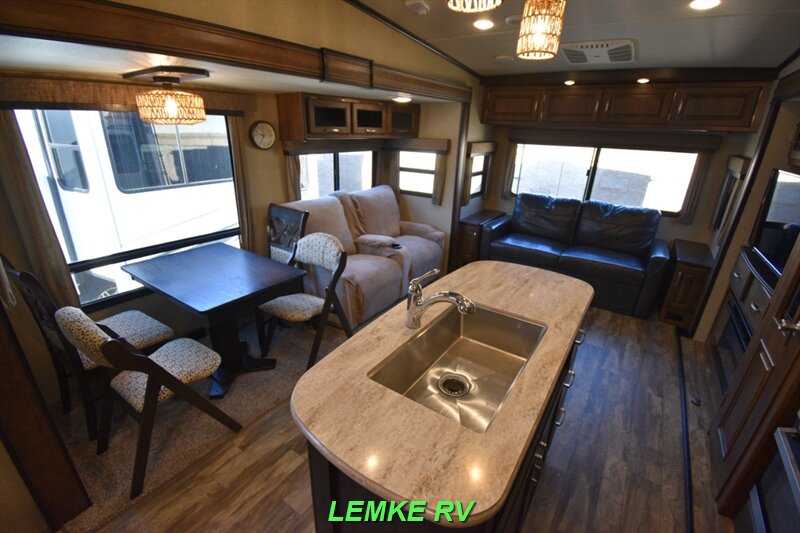 2019 Grand Design Reflection 303RLS   - Photo 11 - Rocklin, CA 95677
