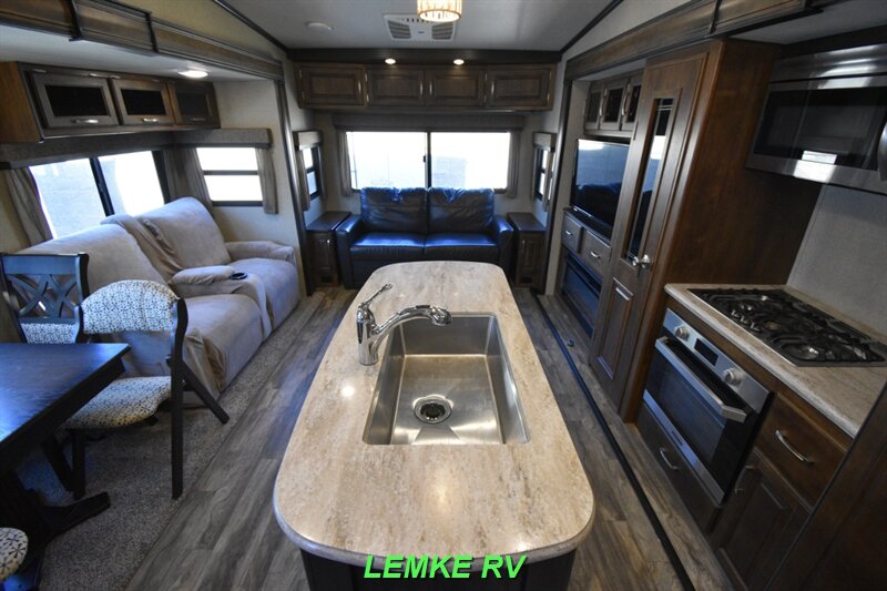2019 Grand Design Reflection 303RLS   - Photo 2 - Rocklin, CA 95677
