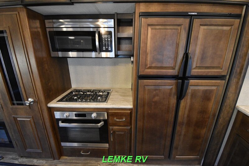 2019 Grand Design Reflection 303RLS   - Photo 14 - Rocklin, CA 95677