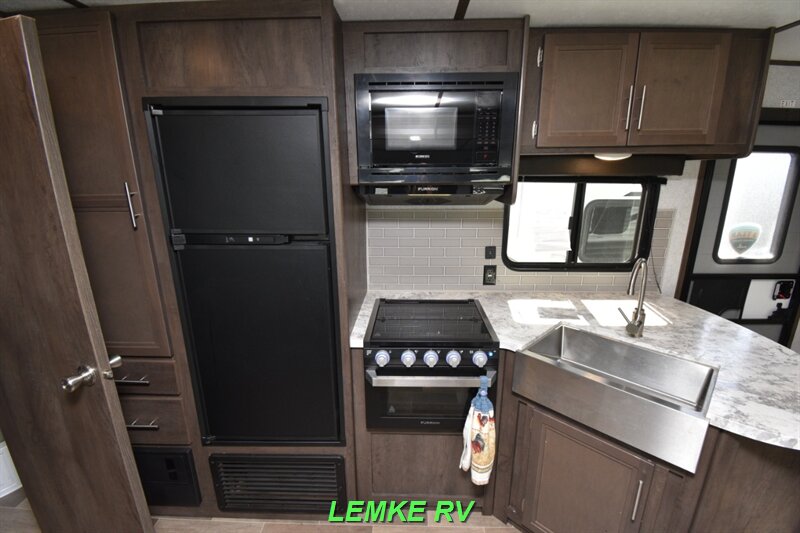 2020 Dutchmen Coleman Lantern 264RL   - Photo 12 - Rocklin, CA 95677