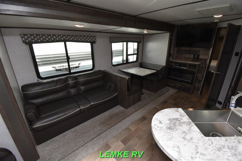 2020 Dutchmen Coleman Lantern 264RL   - Photo 10 - Rocklin, CA 95677