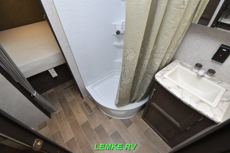 2020 Dutchmen Coleman Lantern 264RL   - Photo 18 - Rocklin, CA 95677