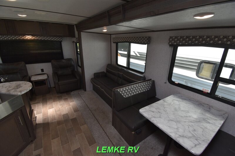 2020 Dutchmen Coleman Lantern 264RL   - Photo 14 - Rocklin, CA 95677