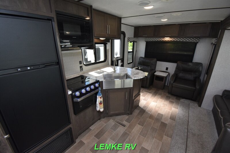 2020 Dutchmen Coleman Lantern 264RL   - Photo 11 - Rocklin, CA 95677