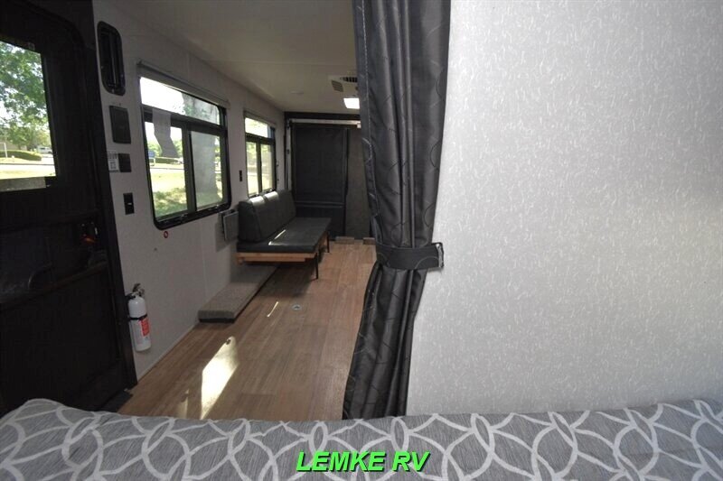 2022 Forest River Cherokee Grey Wolf 18RRBL   - Photo 17 - Rocklin, CA 95677