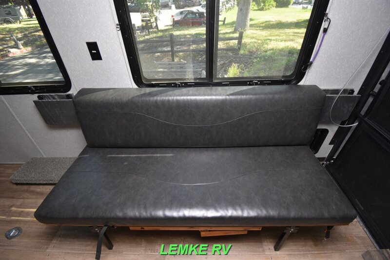 2022 Forest River Cherokee Grey Wolf 18RRBL   - Photo 20 - Rocklin, CA 95677