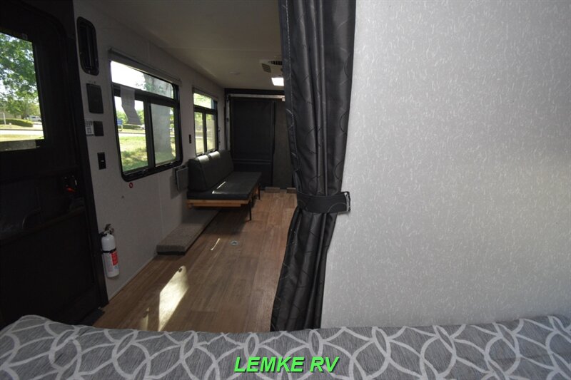 2022 Forest River Cherokee Grey Wolf 18RRBL   - Photo 17 - Rocklin, CA 95677