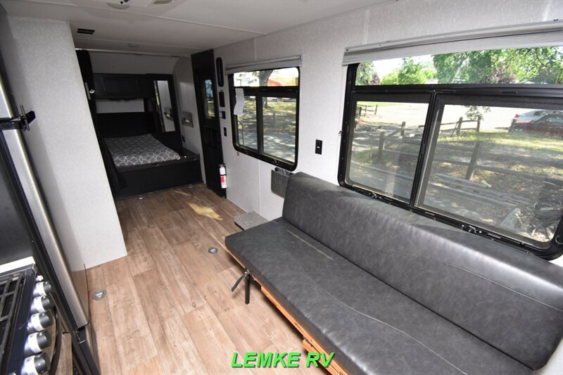 2022 Forest River Cherokee Grey Wolf 18RRBL   - Photo 19 - Rocklin, CA 95677
