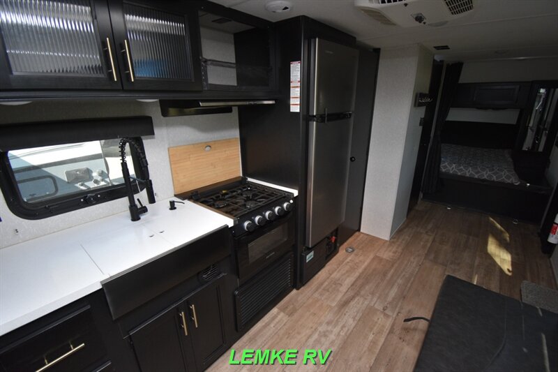 2022 Forest River Cherokee Grey Wolf 18RRBL   - Photo 15 - Rocklin, CA 95677