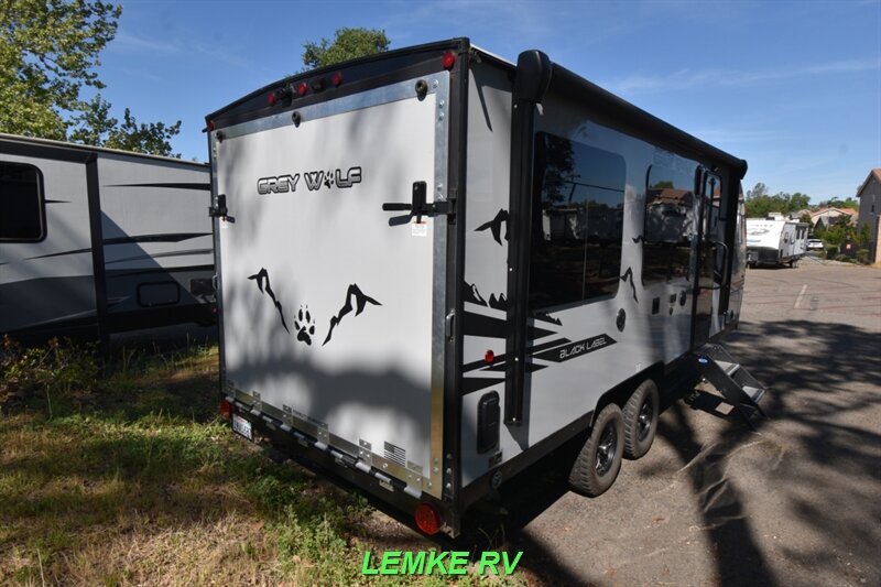 2022 Forest River Cherokee Grey Wolf 18RRBL   - Photo 9 - Rocklin, CA 95677