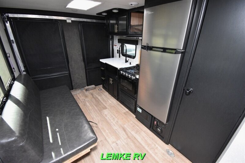 2022 Forest River Cherokee Grey Wolf 18RRBL   - Photo 12 - Rocklin, CA 95677