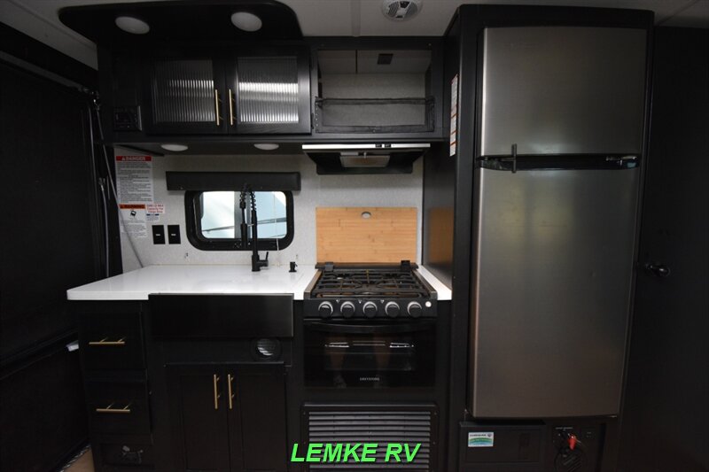 2022 Forest River Cherokee Grey Wolf 18RRBL   - Photo 14 - Rocklin, CA 95677