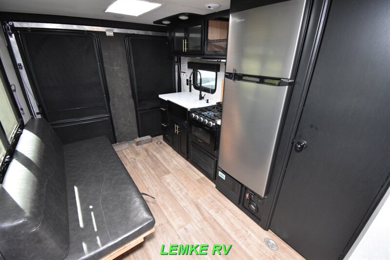 2022 Forest River Cherokee Grey Wolf 18RRBL   - Photo 12 - Rocklin, CA 95677