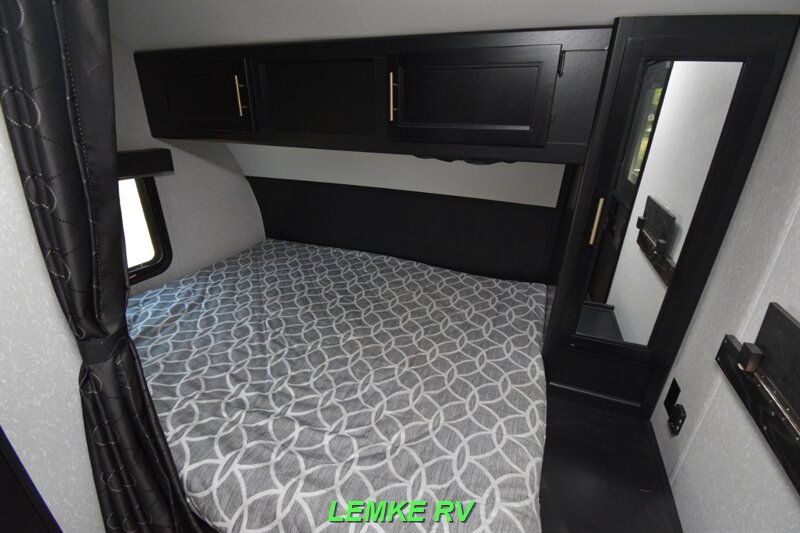 2022 Forest River Cherokee Grey Wolf 18RRBL   - Photo 16 - Rocklin, CA 95677