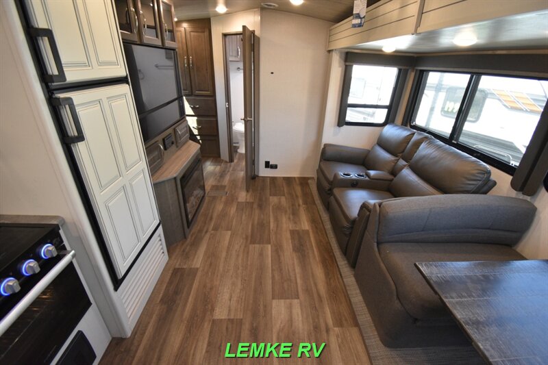 2023 Keystone Cougar Half-Ton 26RBSWE   - Photo 2 - Rocklin, CA 95677