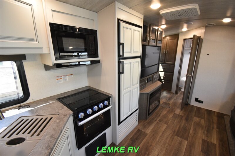 2023 Keystone Cougar Half-Ton 26RBSWE   - Photo 21 - Rocklin, CA 95677