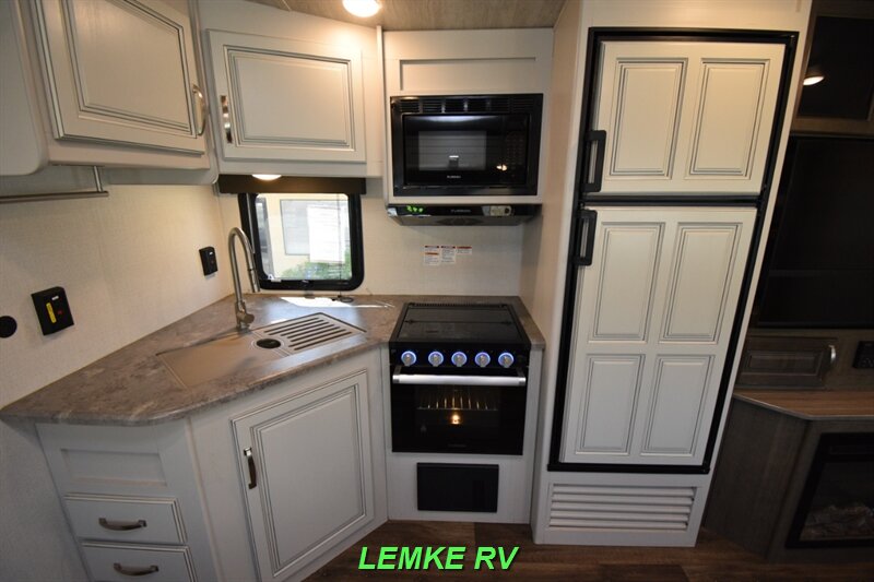 2023 Keystone Cougar Half-Ton 26RBSWE   - Photo 15 - Rocklin, CA 95677