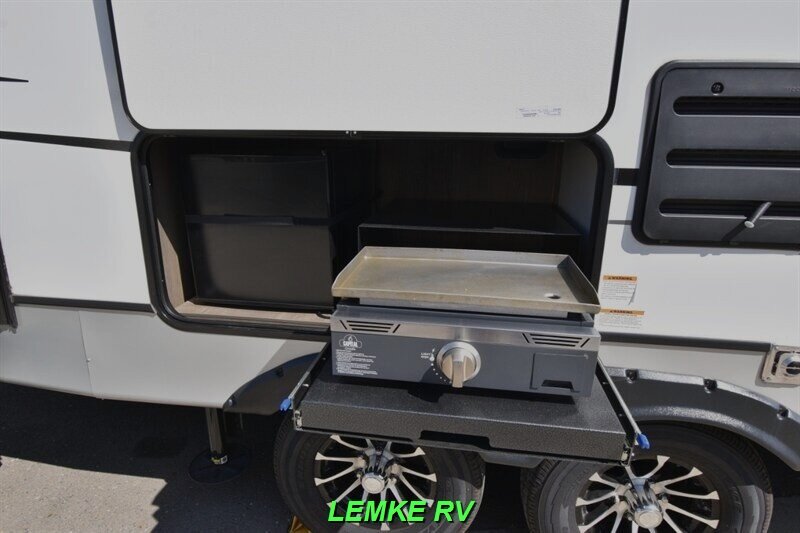 2023 Keystone Cougar Half-Ton 26RBSWE   - Photo 9 - Rocklin, CA 95677