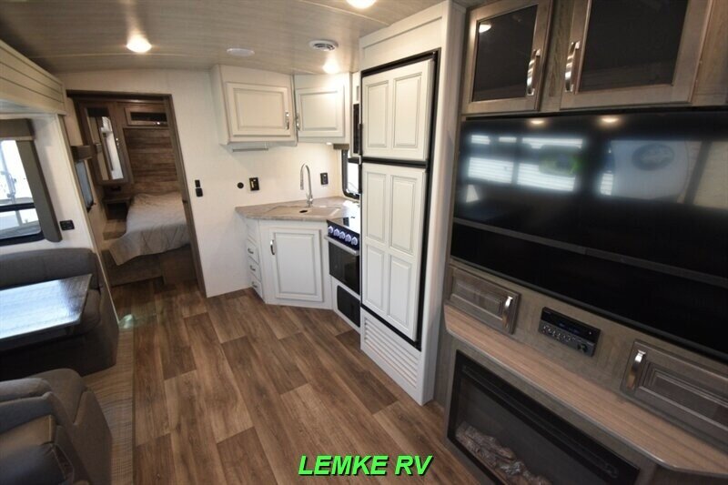 2023 Keystone Cougar Half-Ton 26RBSWE   - Photo 13 - Rocklin, CA 95677
