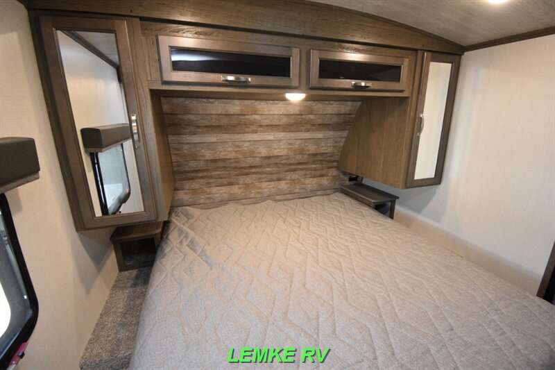 2023 Keystone Cougar Half-Ton 26RBSWE   - Photo 17 - Rocklin, CA 95677