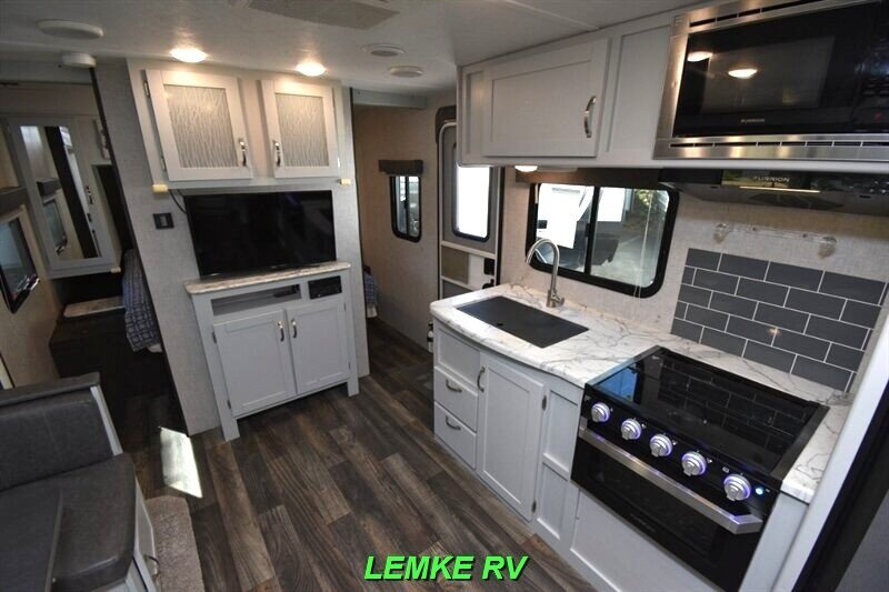 2019 Keystone Bullet Ultra Lite 212RBSWE   - Photo 18 - Rocklin, CA 95677