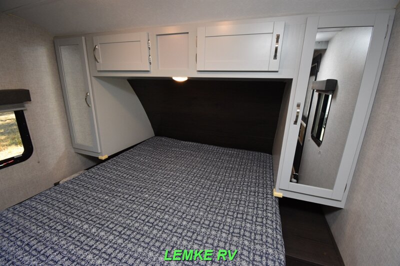 2019 Keystone Bullet Ultra Lite 212RBSWE   - Photo 17 - Rocklin, CA 95677