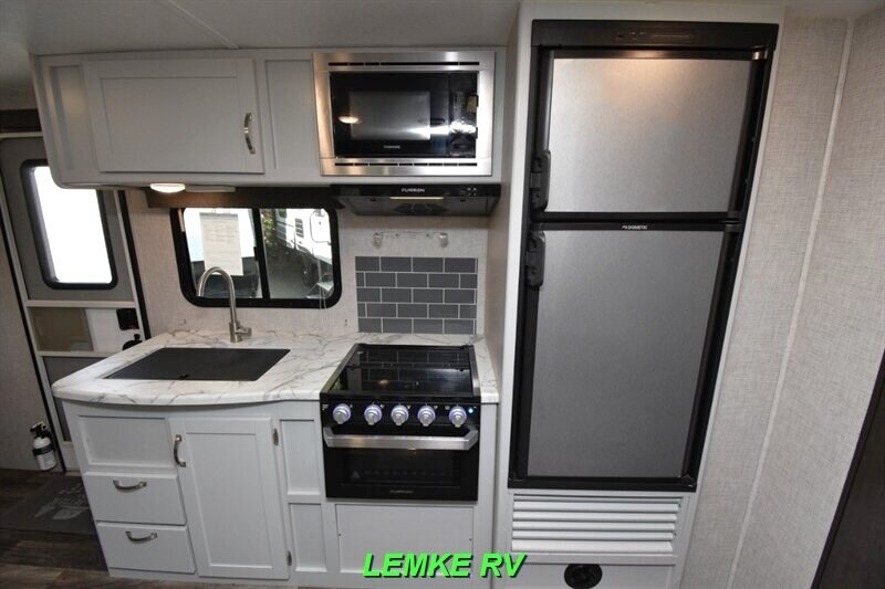2019 Keystone Bullet Ultra Lite 212RBSWE   - Photo 13 - Rocklin, CA 95677