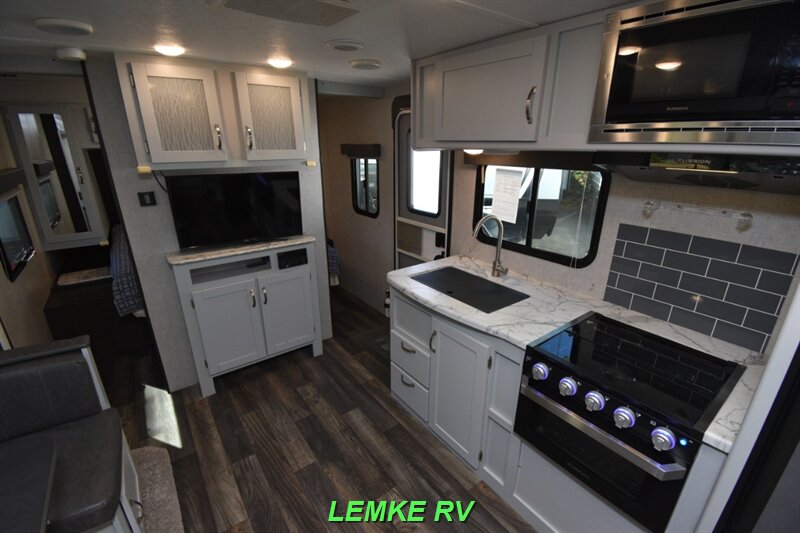 2019 Keystone Bullet Ultra Lite 212RBSWE   - Photo 20 - Rocklin, CA 95677