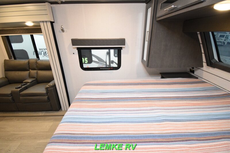 2024 Keystone Cougar Half-Ton 22MLSWE   - Photo 18 - Rocklin, CA 95677