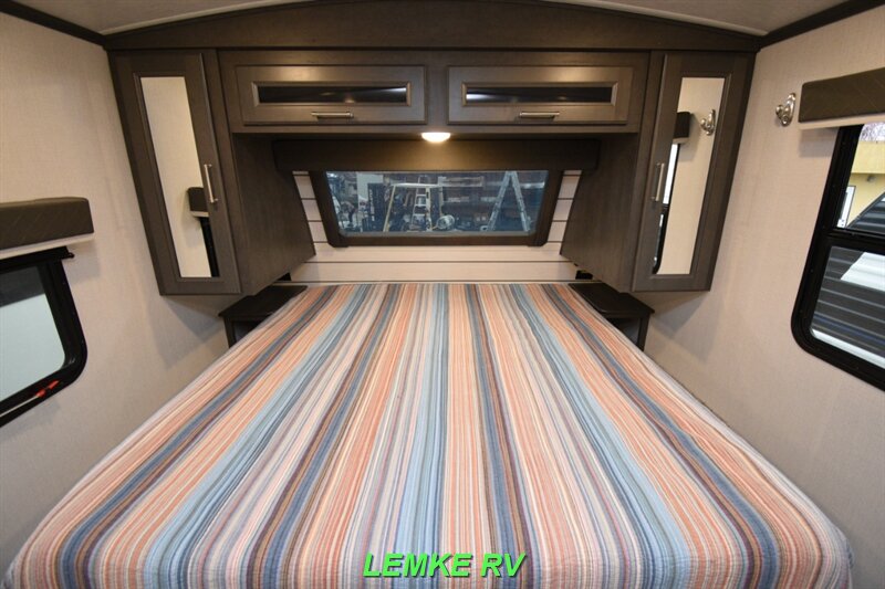 2024 Keystone Cougar Half-Ton 22MLSWE   - Photo 17 - Rocklin, CA 95677