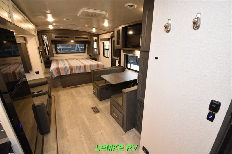 2024 Keystone Cougar Half-Ton 22MLSWE   - Photo 21 - Rocklin, CA 95677