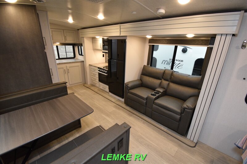 2024 Keystone Cougar Half-Ton 22MLSWE   - Photo 10 - Rocklin, CA 95677