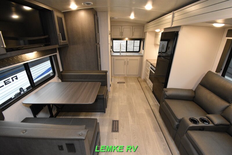 2024 Keystone Cougar Half-Ton 22MLSWE   - Photo 5 - Rocklin, CA 95677