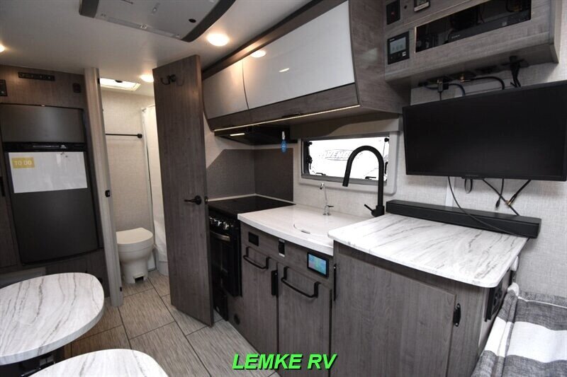 2023 Lance 1475   - Photo 14 - Rocklin, CA 95677