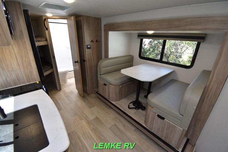 2025 Winnebago M-Series 2326MBBH   - Photo 10 - Rocklin, CA 95677
