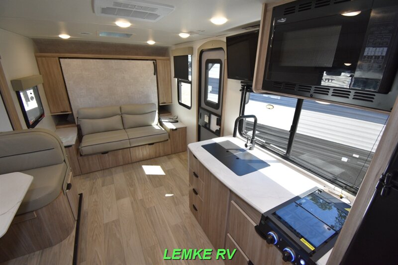 2025 Winnebago M-Series 2326MBBH   - Photo 14 - Rocklin, CA 95677