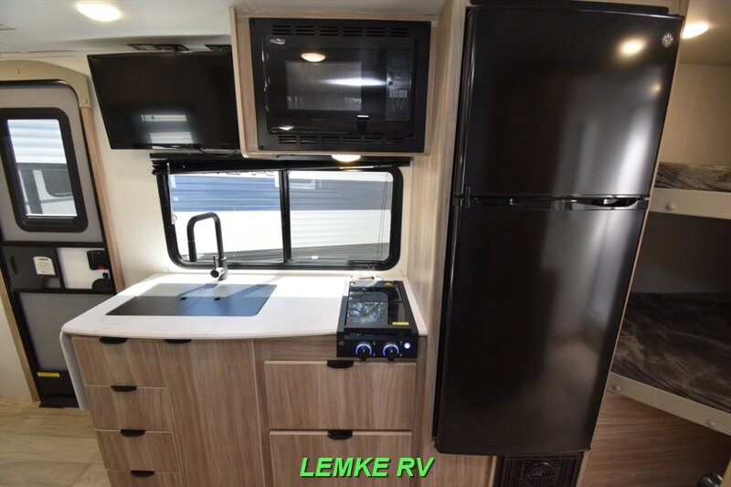2025 Winnebago M-Series 2326MBBH   - Photo 15 - Rocklin, CA 95677