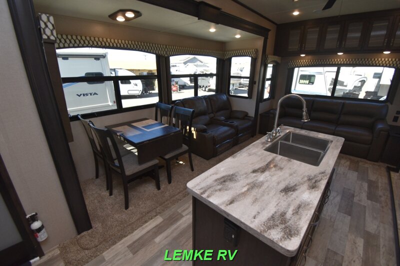 2020 Coachmen Brookstone 310RL   - Photo 10 - Rocklin, CA 95677