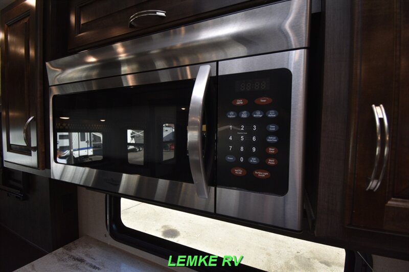 2020 Coachmen Brookstone 310RL   - Photo 22 - Rocklin, CA 95677